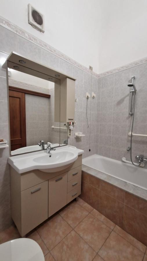 The Crazy House Apartment Catania Exterior photo